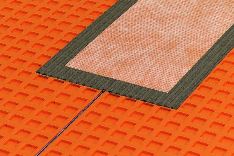 Kerdi Keba Dichtband aus Polyethylen, beidseitig mit Vliesmaterial versehen. Dichtband zum Abdichten von Stoßverbindungen und Wand-/Bodenanschlüsse.
Schlüter KEBA 100/125 30 lfdm 
